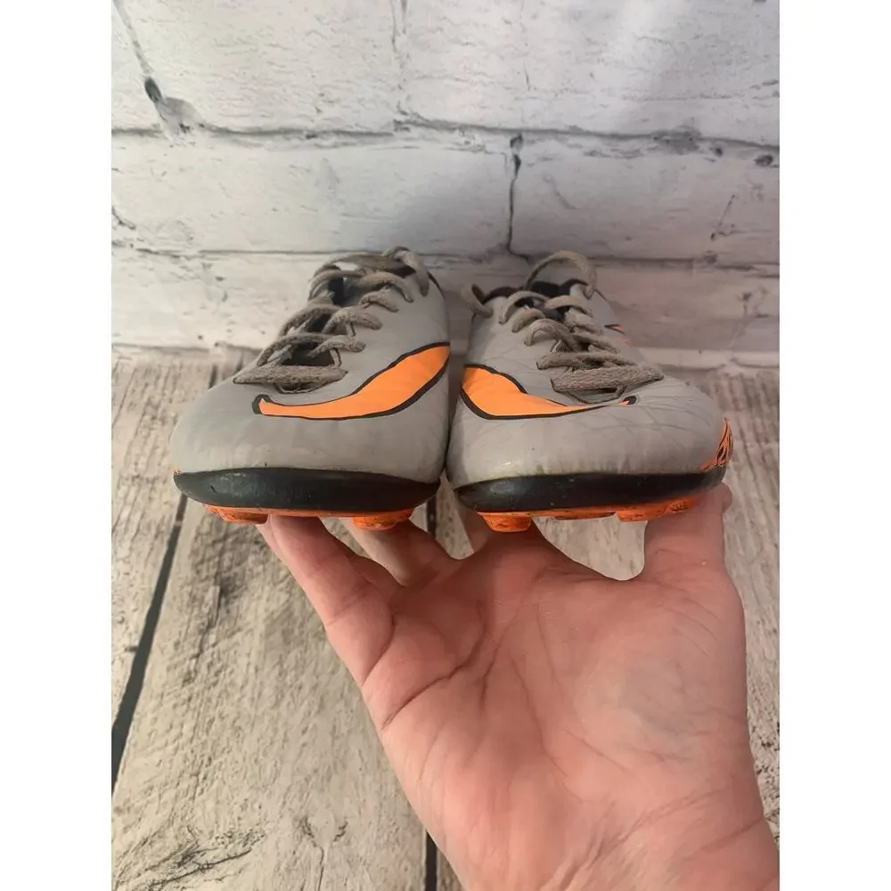 NIKE Unisex Kids HyperVenom Phelon II Soccer Cleats / Size: 3Y